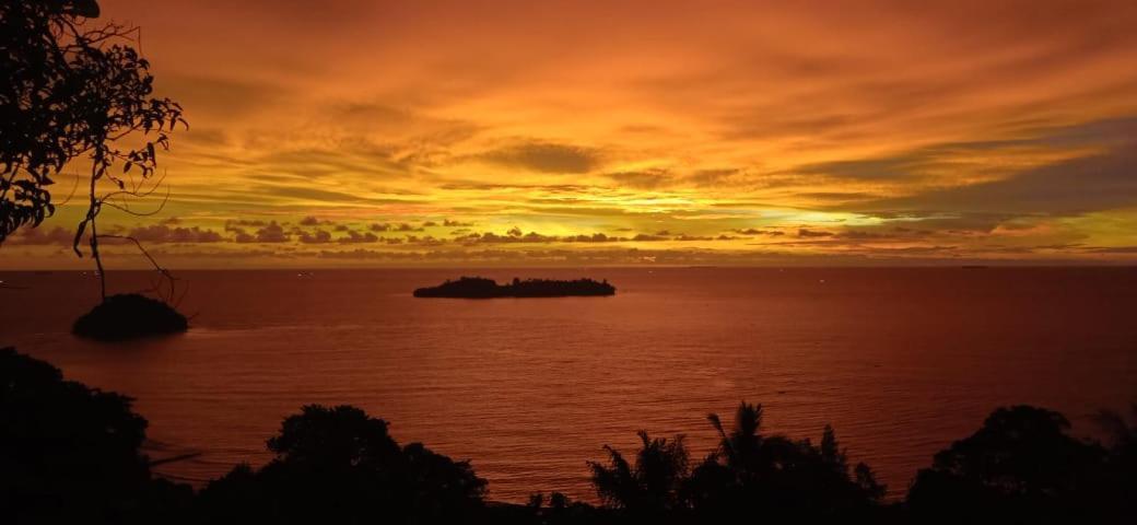 The View Padang, Amazing View, 8 Mins Mentawai Fast Ferry, Cold Beer,Close To Restaurants Kültér fotó