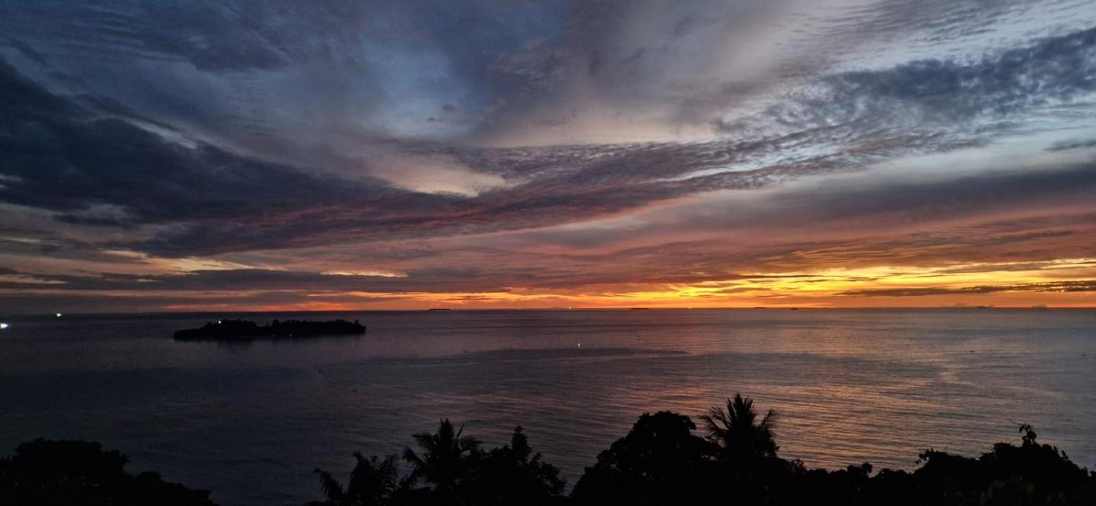 The View Padang, Amazing View, 8 Mins Mentawai Fast Ferry, Cold Beer,Close To Restaurants Kültér fotó